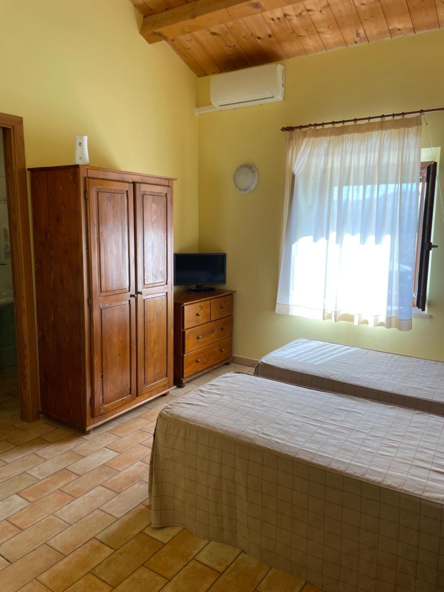 Twin Room,1547344480:JPEG