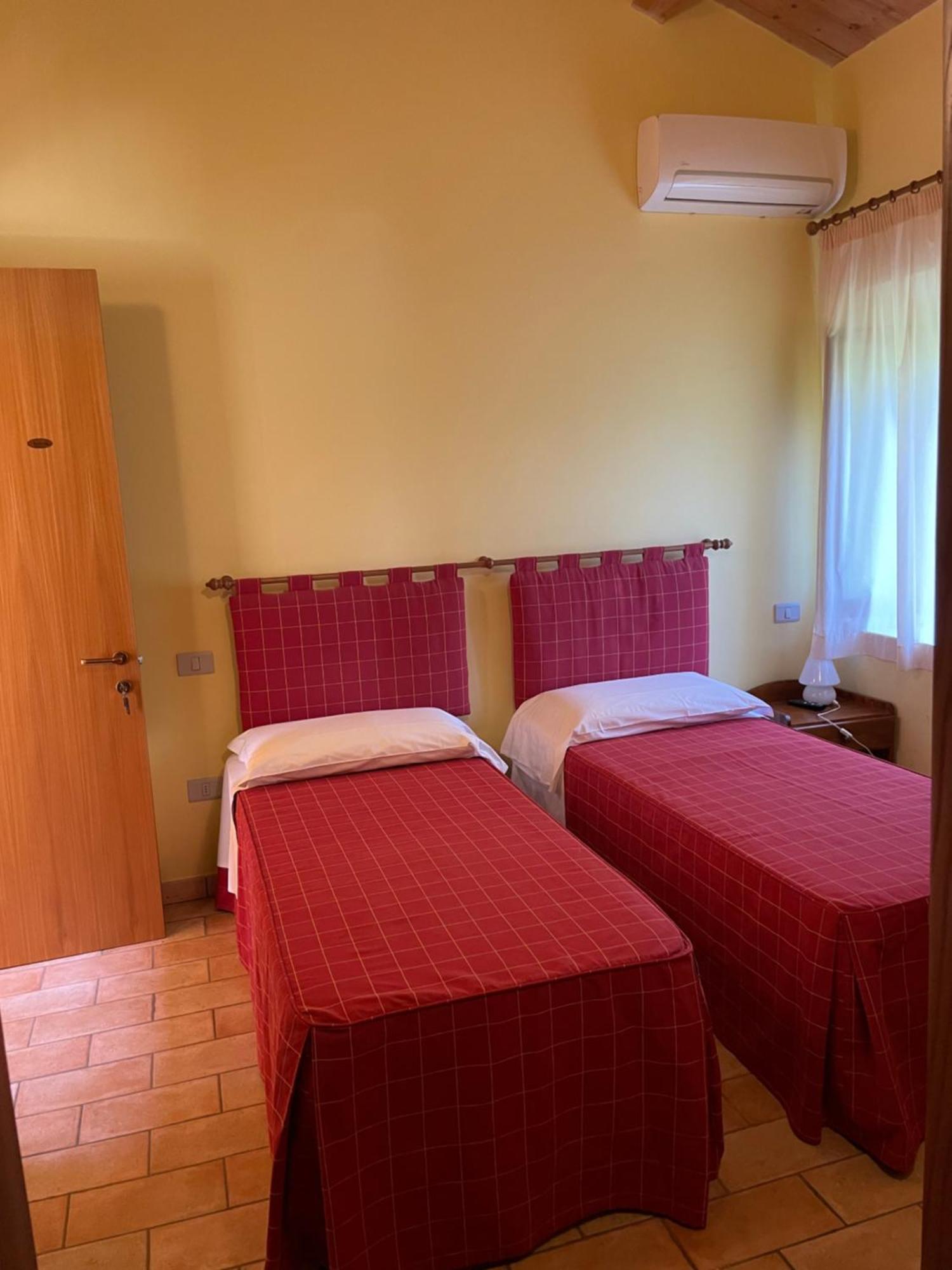 Twin Room,1547344765:JPEG